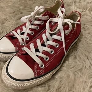 maroon low top converse size 7